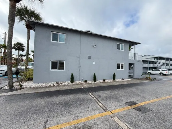$1,400 | 411 North Halifax Avenue, Unit 200, Daytona Beach, FL 32118