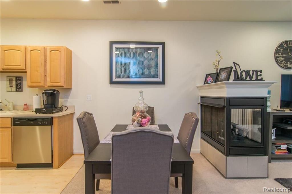 11684 Farmington Road Livonia, MI 48150 - Photo 6 of 35
