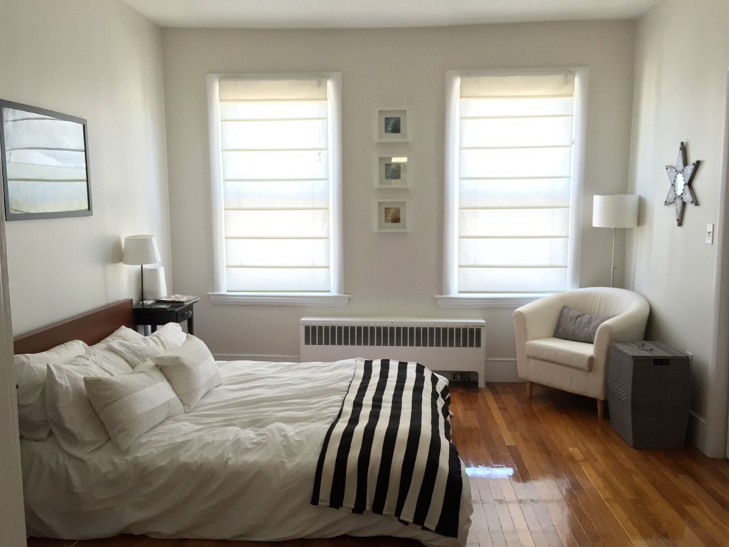 15 Ellery Street, Unit 11 Cambridge, MA 02138 - Photo 4 of 10 a bedroom with a bed and a couch