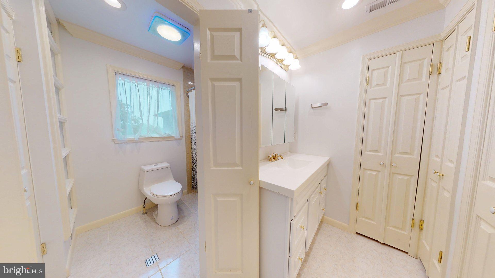 4145 21st Road North, Unit B Arlington, VA 22207 - Photo 16 of 29 a bathroom with a sink a toilet and shower