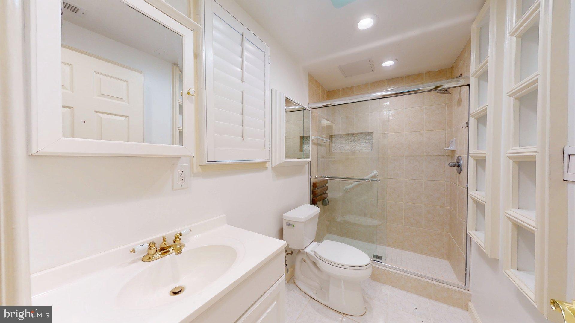 4145 21st Road North, Unit B Arlington, VA 22207 - Photo 19 of 29 a bathroom with a sink a toilet and shower