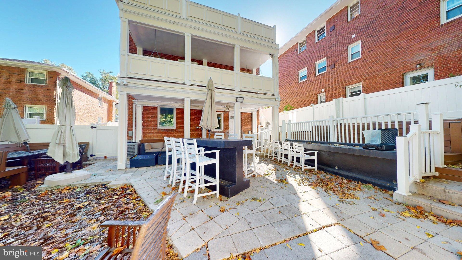 4145 21st Road North, Unit B Arlington, VA 22207 - Photo 29 of 29 a view of a patio with a table and chairs