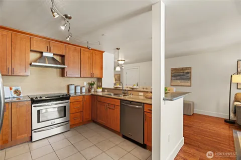 $798,000 | 3212 81st Place Southeast, Unit C301, Mercer Island, WA 98040