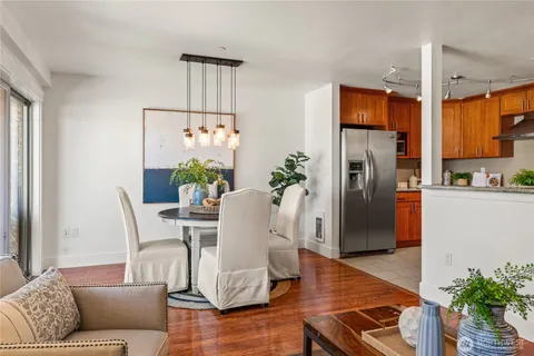 $798,000 | 3212 81st Place Southeast, Unit C301, Mercer Island, WA 98040