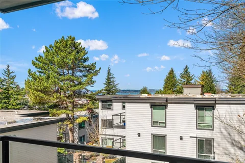 $798,000 | 3212 81st Place Southeast, Unit C301, Mercer Island, WA 98040