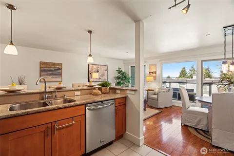 $798,000 | 3212 81st Place Southeast, Unit C301, Mercer Island, WA 98040