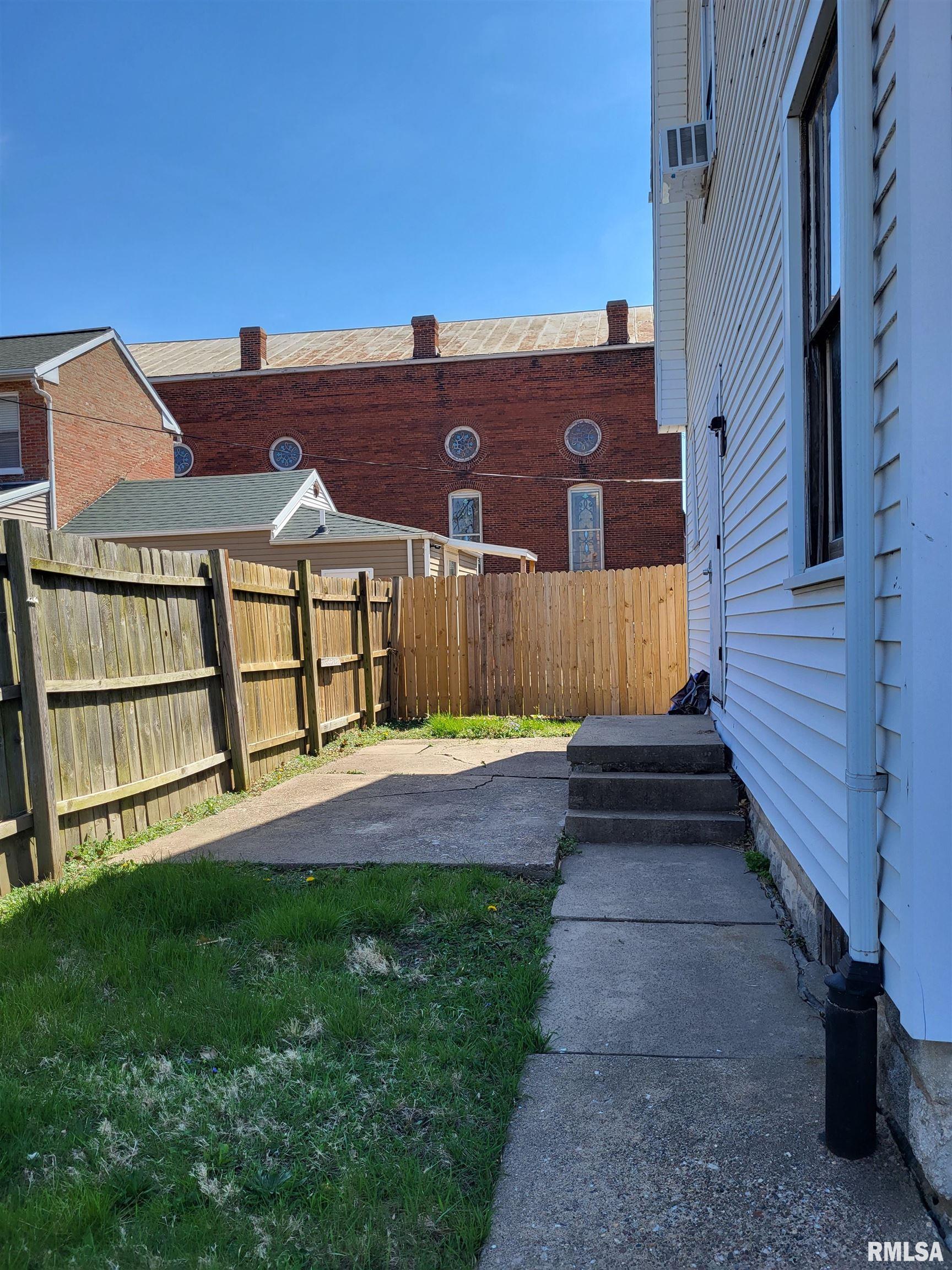 822 Spring Street Quincy, IL 62301 - Photo 3 of 3 Gallery Image 3