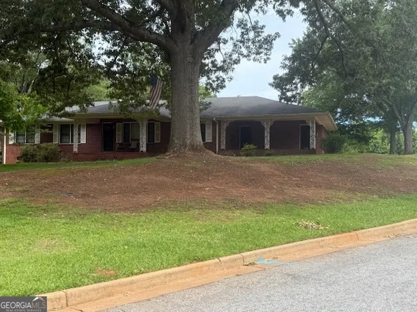 $1,800 | 523 Parkdale Drive, Hartwell, GA 30643