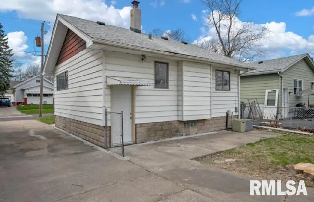 $1,050 | 2212 North Ellis Street, Peoria, IL 61604