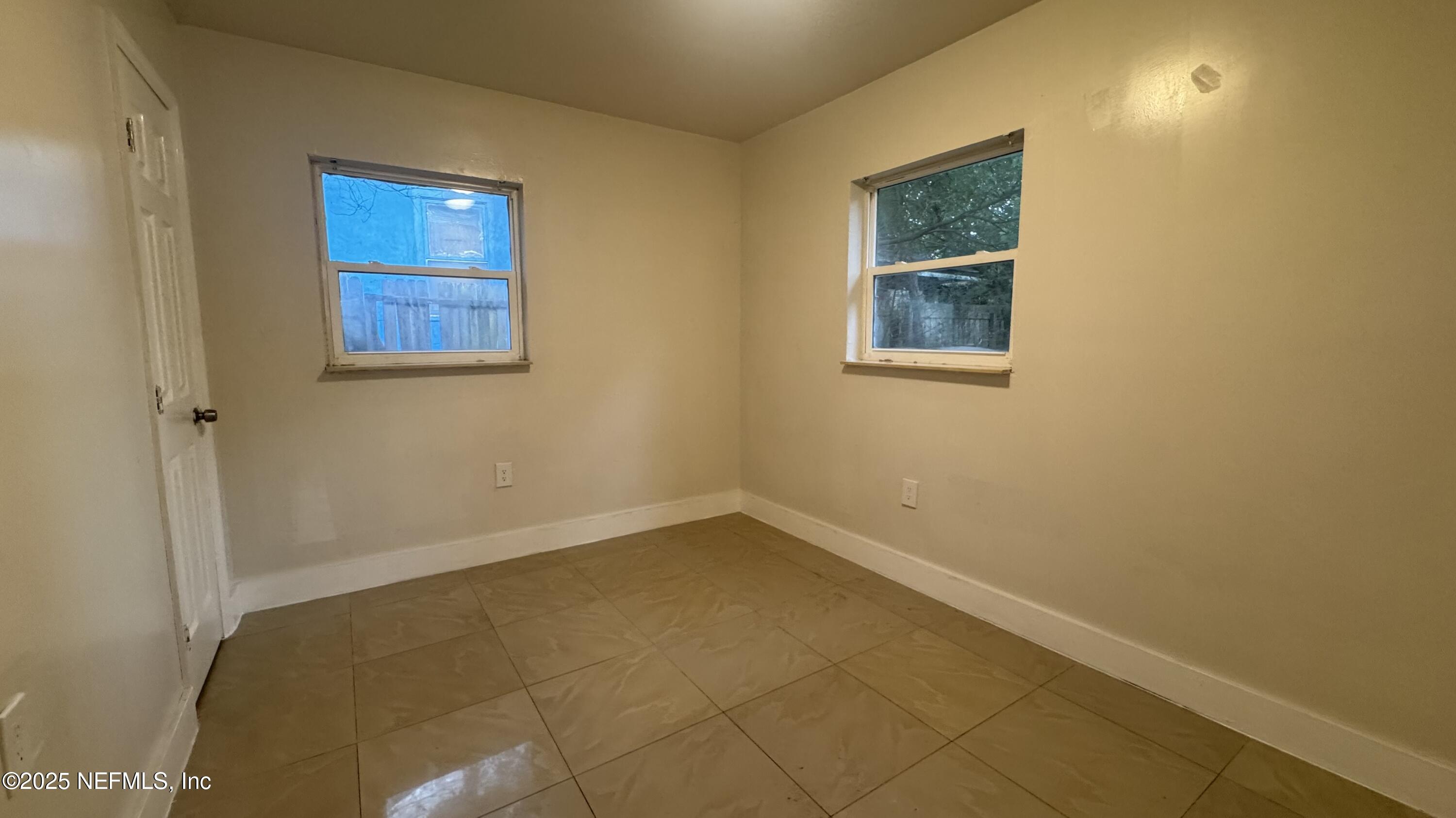 1052 Maynard Street, Unit 1044 Jacksonville, FL 32208 - Photo 7 of 7 an empty room with a window
