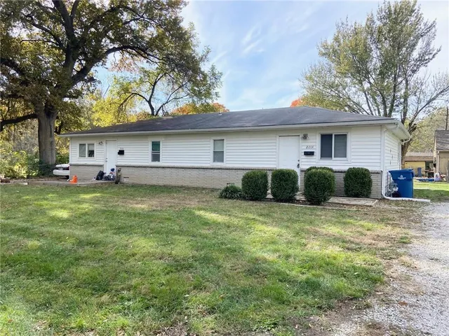 $210,000 | 2004-2006 South Hawthorne Avenue, Independence, MO 64052