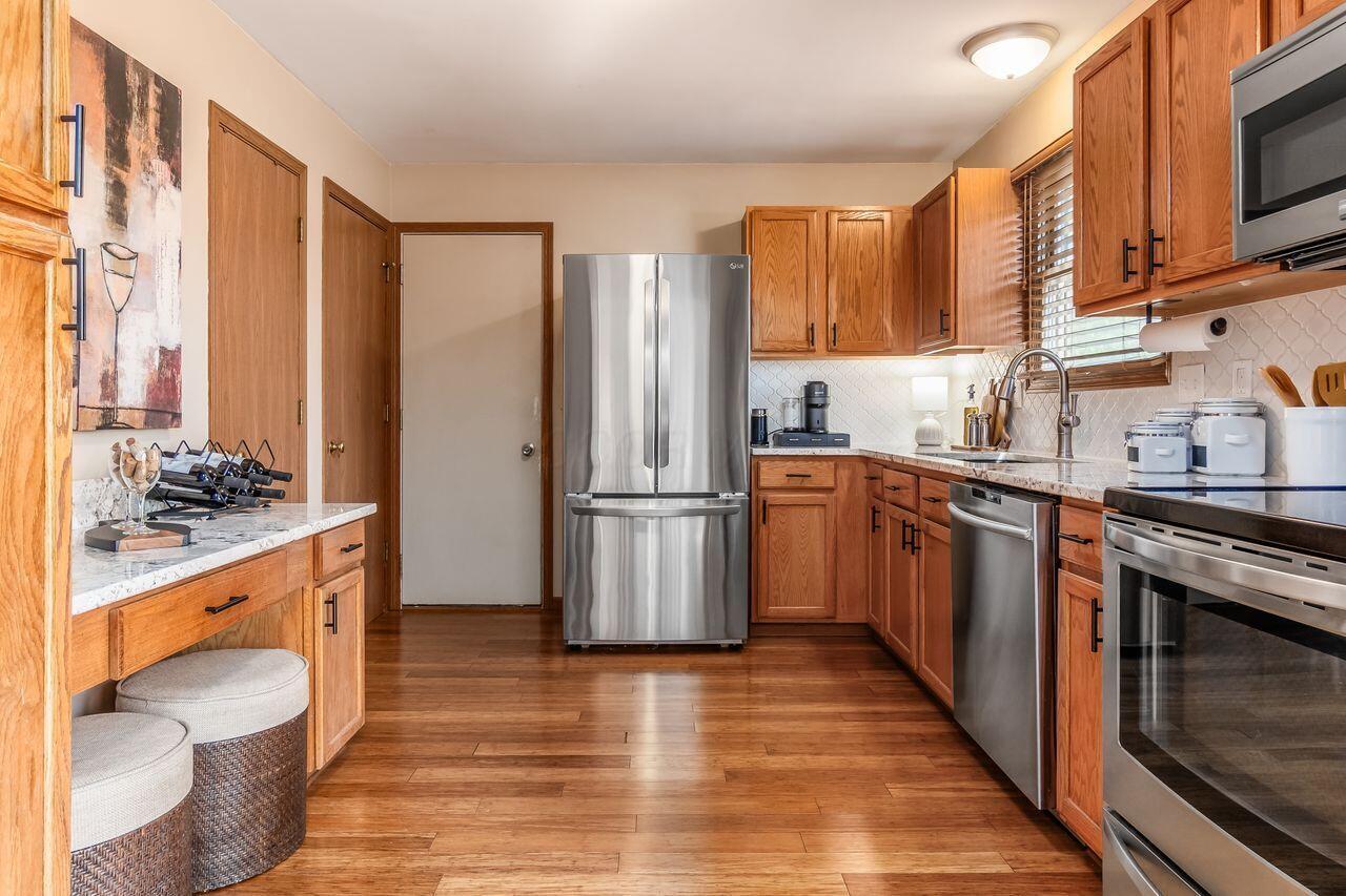 337 Holly Grove Road Lewis Center, OH 43035 - Photo 16 of 50 Kitchen
