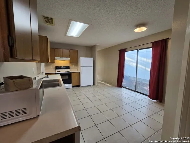 $1,300 | 8338 Longhorn Ridge Drive, Converse, TX 78109