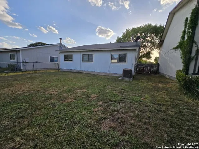 $1,300 | 8338 Longhorn Ridge Drive, Converse, TX 78109