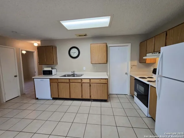 $1,300 | 8338 Longhorn Ridge Drive, Converse, TX 78109
