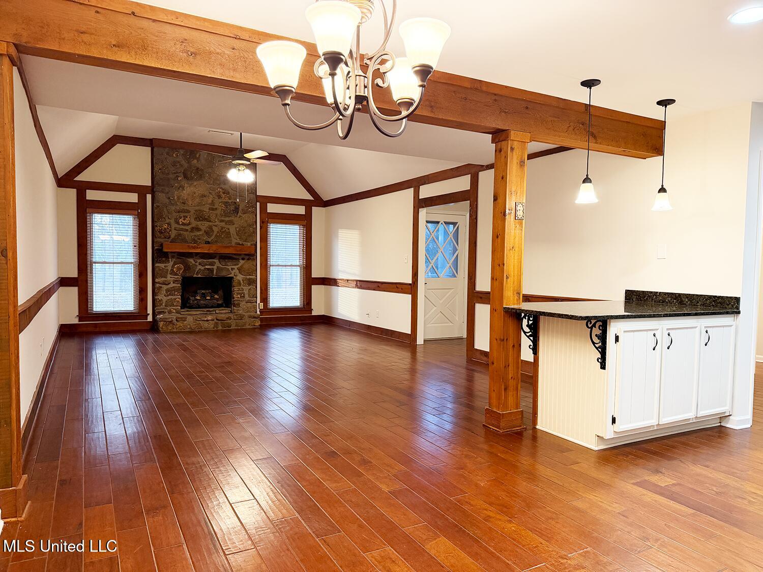 6650 Scenic Hollow Road Walls, MS 38680 - Photo 15 of 49 Living Room