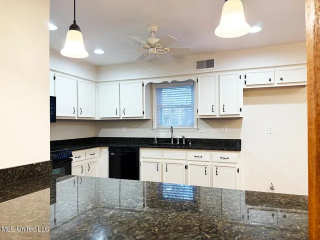 $375,000 | 6650 Scenic Hollow Road, Walls, MS 38680