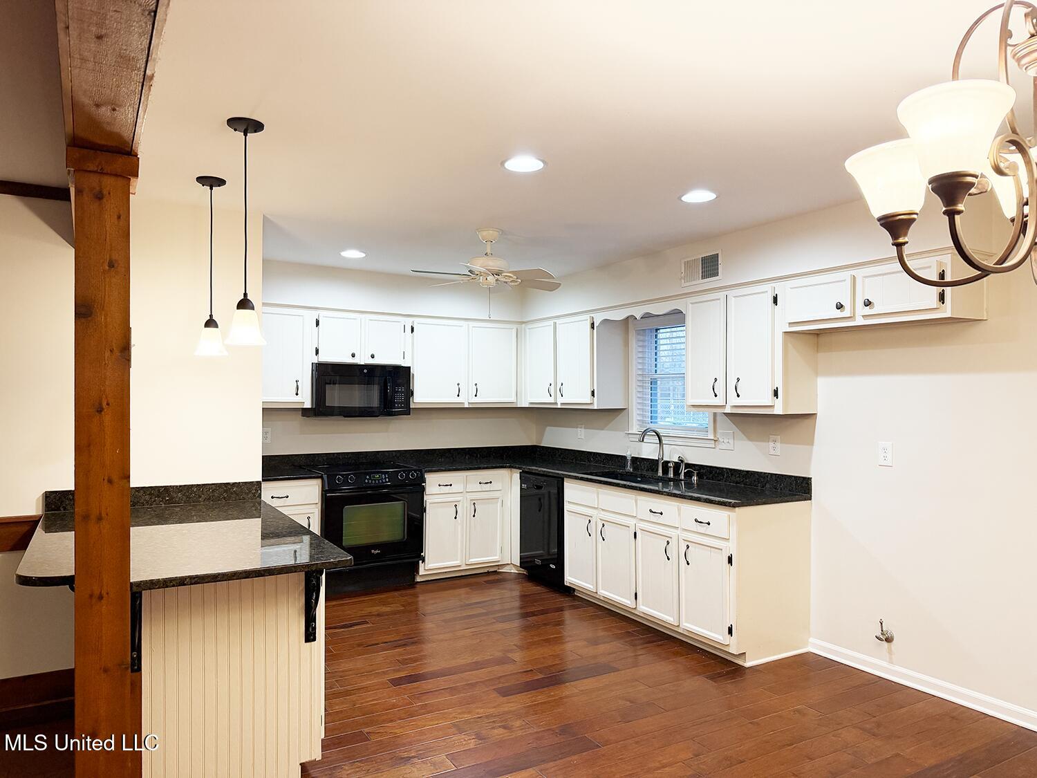 6650 Scenic Hollow Road Walls, MS 38680 - Photo 18 of 49 Kitchen