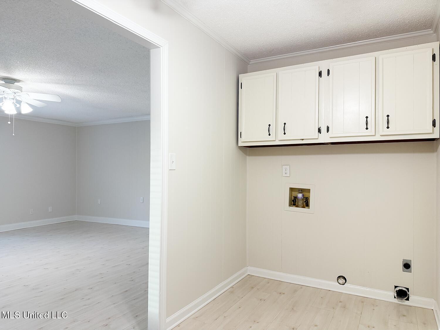 6650 Scenic Hollow Road Walls, MS 38680 - Photo 28 of 49 Laundry Room