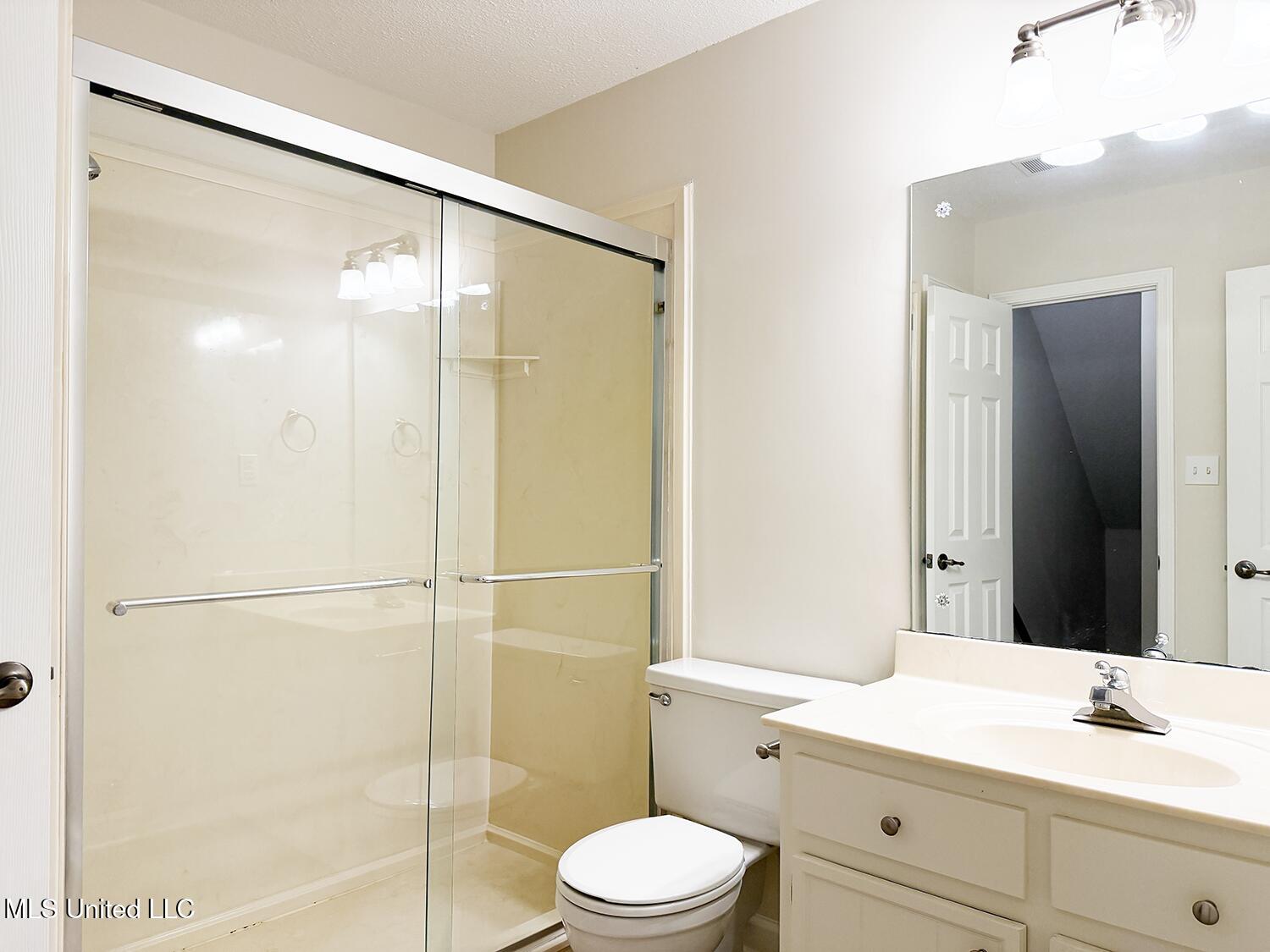 6650 Scenic Hollow Road Walls, MS 38680 - Photo 29 of 49 Upstairs Bath 2