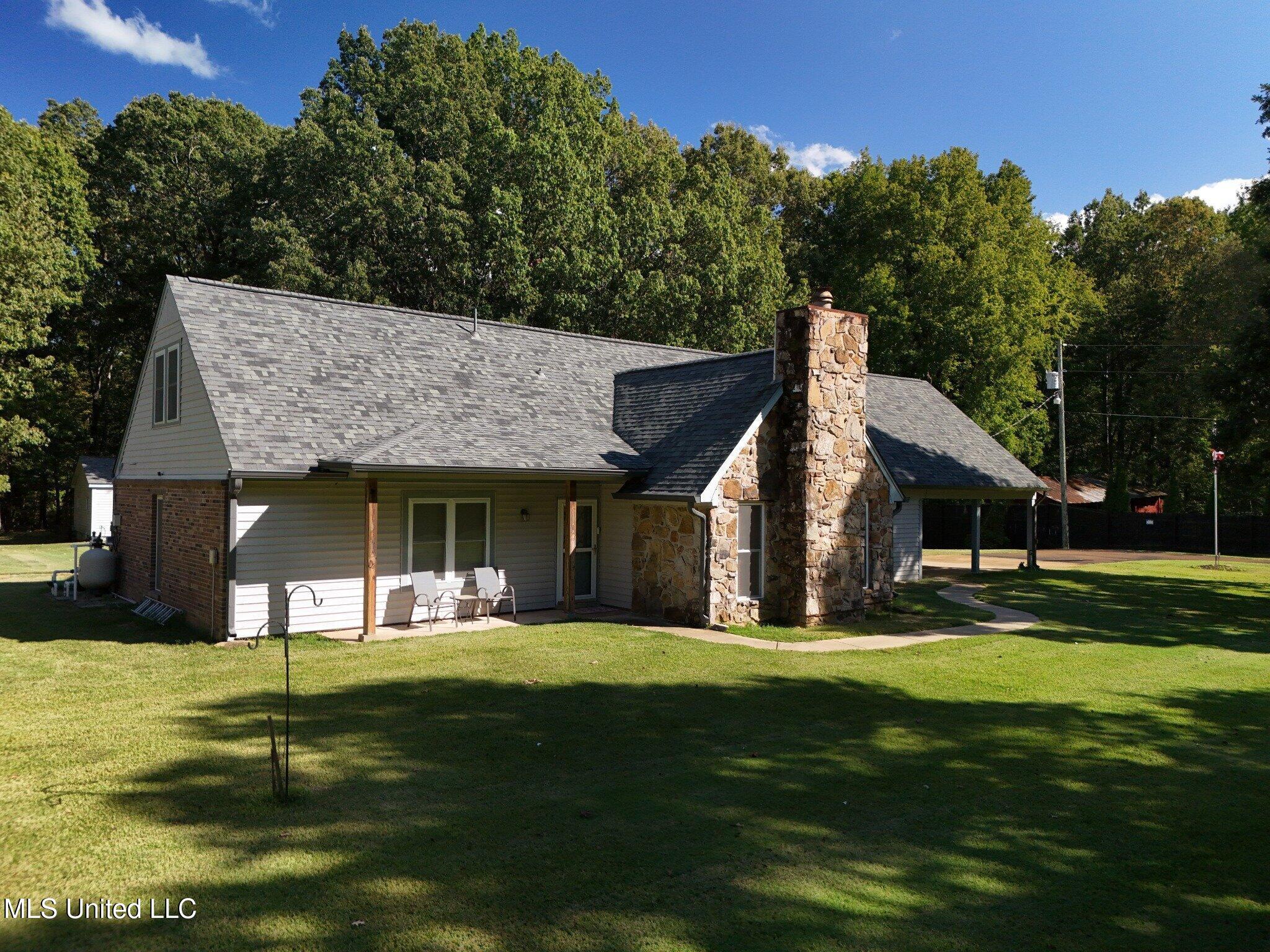 6650 Scenic Hollow Road Walls, MS 38680 - Photo 4 of 49 08_exterior_house_chimney