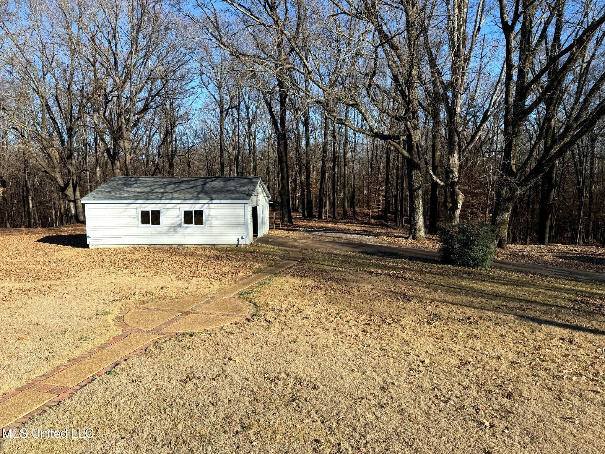 6650 Scenic Hollow Road Walls, MS 38680 - Photo 42 of 49 Exterior shop