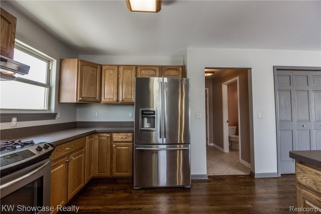 4664 Holly Lake Road Lapeer, MI 48446 - Photo 18 of 59 Interiors (16 of 40).jpg