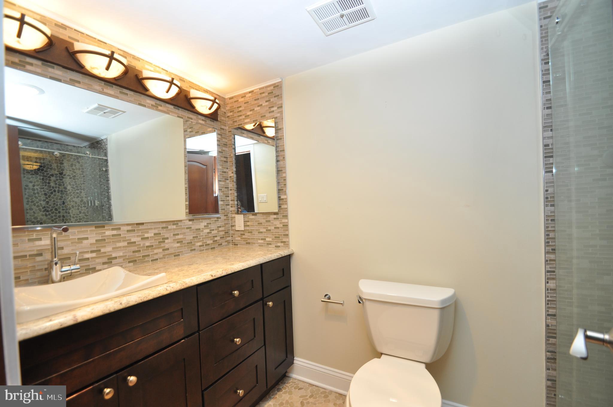 9200 Edwards Way, Unit 809 Adelphi, MD 20783 - Photo 11 of 16 STYLISH MASTER BATH W/ DULLES GLASS ENCLOSURE