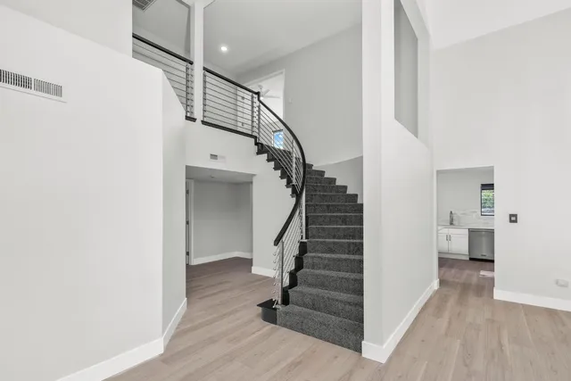 a view of a house with a street view