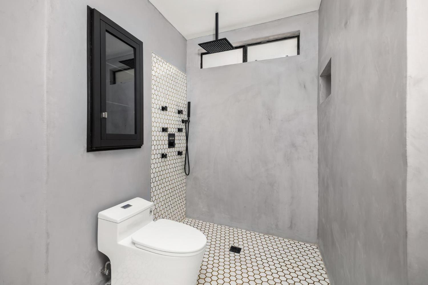 29879 South Chrisman Road Tracy, CA 95304 - Photo 38 of 50 a bathroom with a toilet and a shower