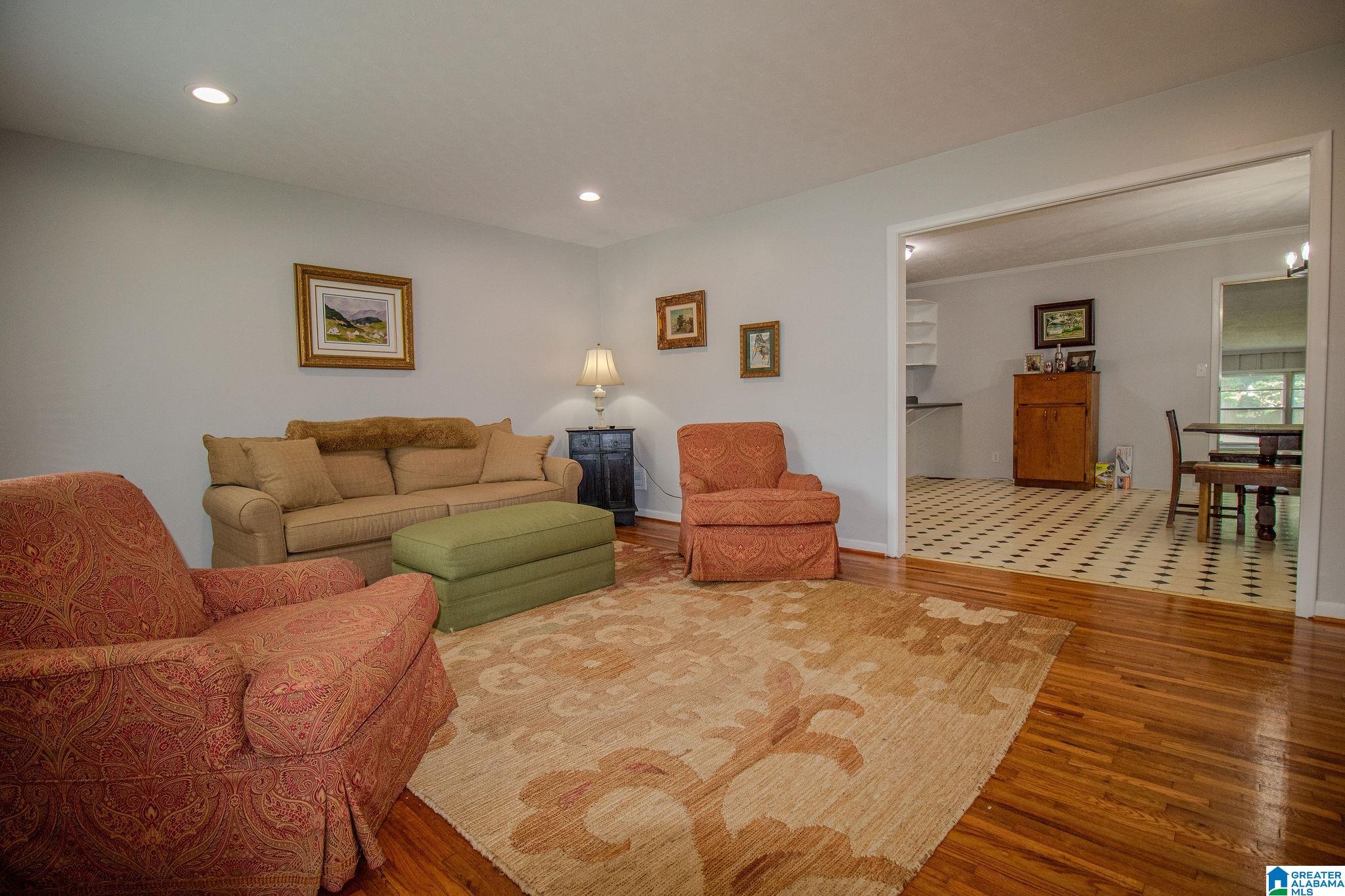 1307 Robertson Road Anniston, AL 36207 - Photo 2 of 32