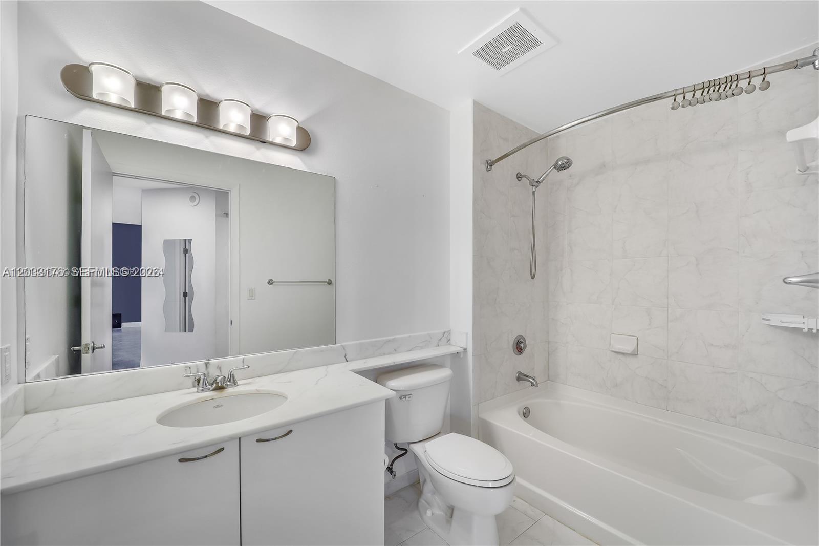 234 Northeast 3rd Street, Unit 507 Miami, FL 33132 - Photo 3 of 15