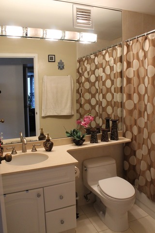 33 West Delaware Place, Unit 19A Chicago, IL 60610 - Photo 8 of 10