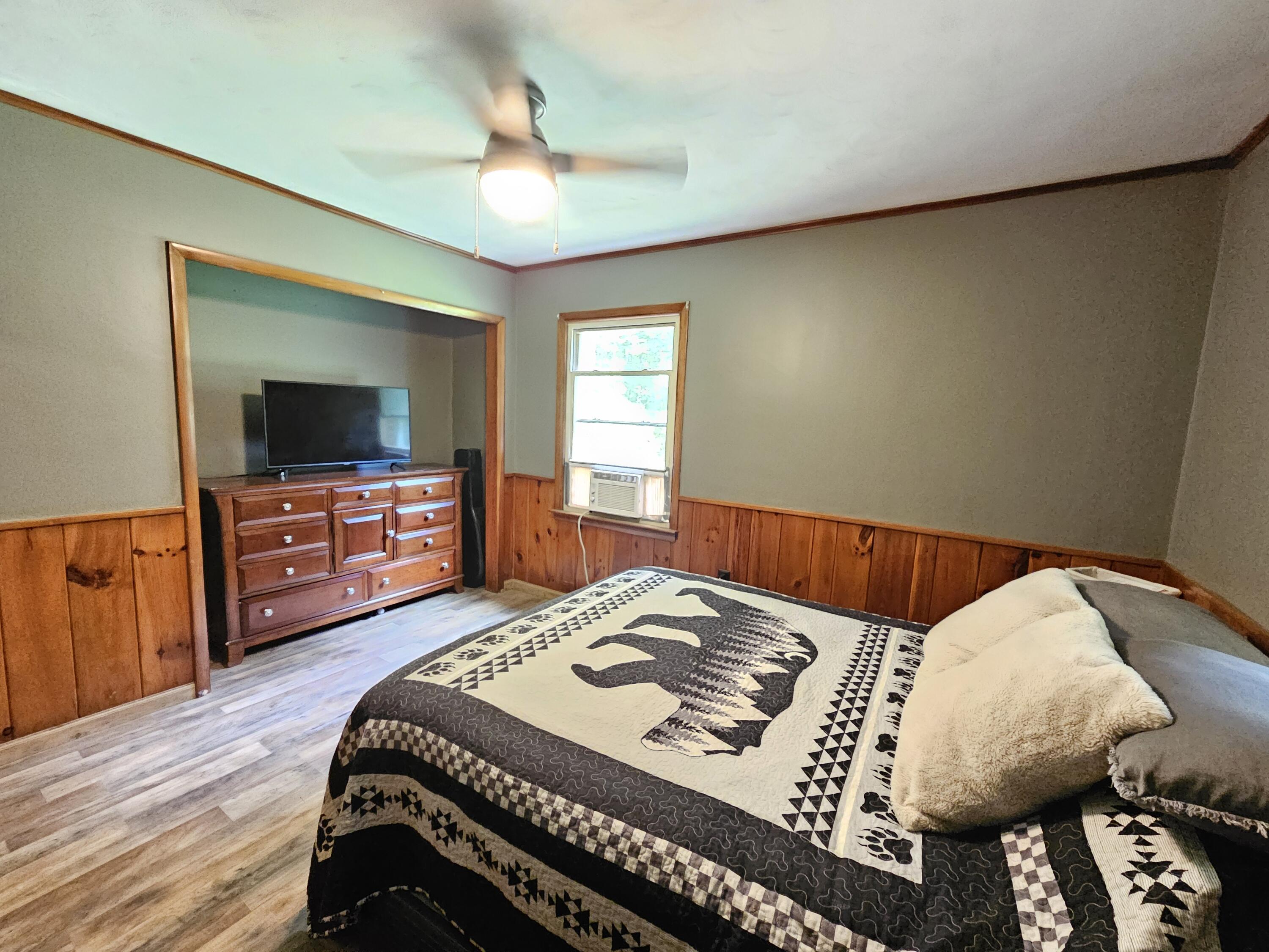 5283 Peaceful Valley Road New Castle, VA 24127 - Photo 13 of 29 Master Bedroom