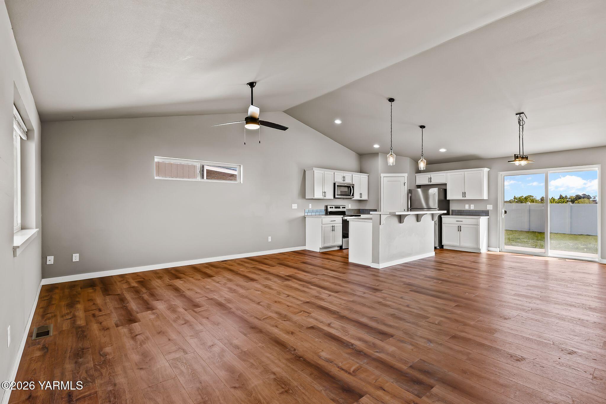 106 Walnut Street Tieton, WA 98947 - Photo 5 of 21 106 Walnut St-5