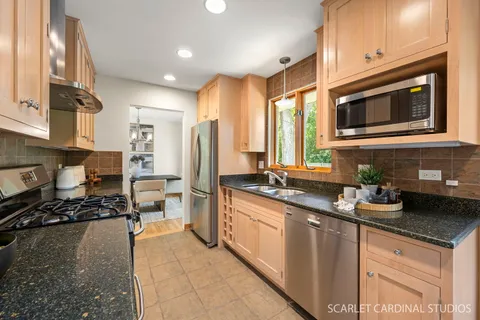 $675,000 | 17 Meisinger Lane, Naperville, IL 60540