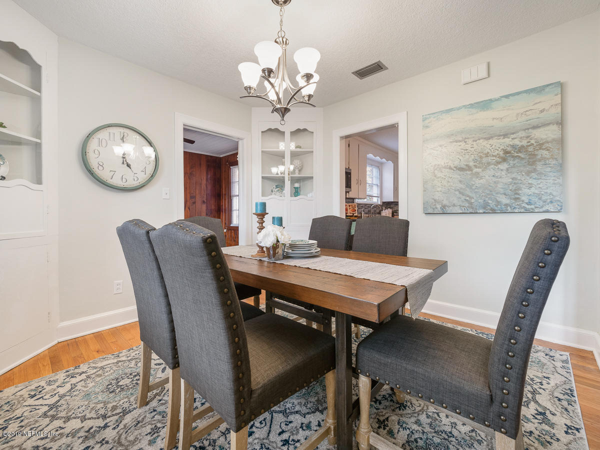 3981 Gadsden Road Jacksonville, FL 32207 - Photo 14 of 34 a view of a dining room with furniture