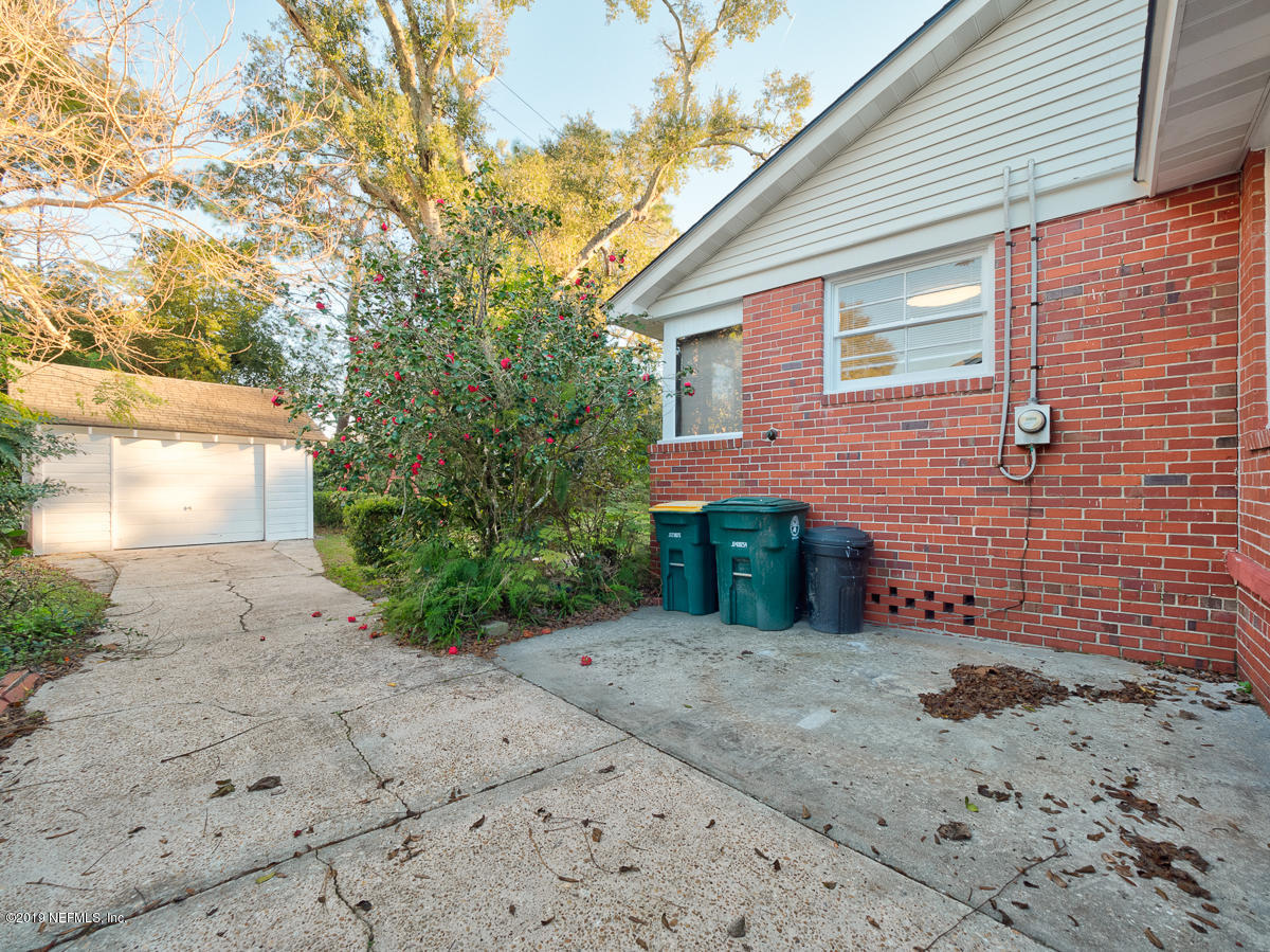 3981 Gadsden Road Jacksonville, FL 32207 - Photo 31 of 34 a view of a house with a yard