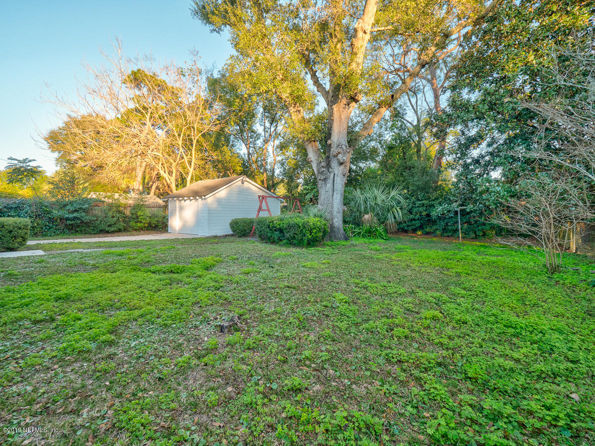 3981 Gadsden Road Jacksonville, FL 32207 - Photo 33 of 34 a view of a backyard with large trees