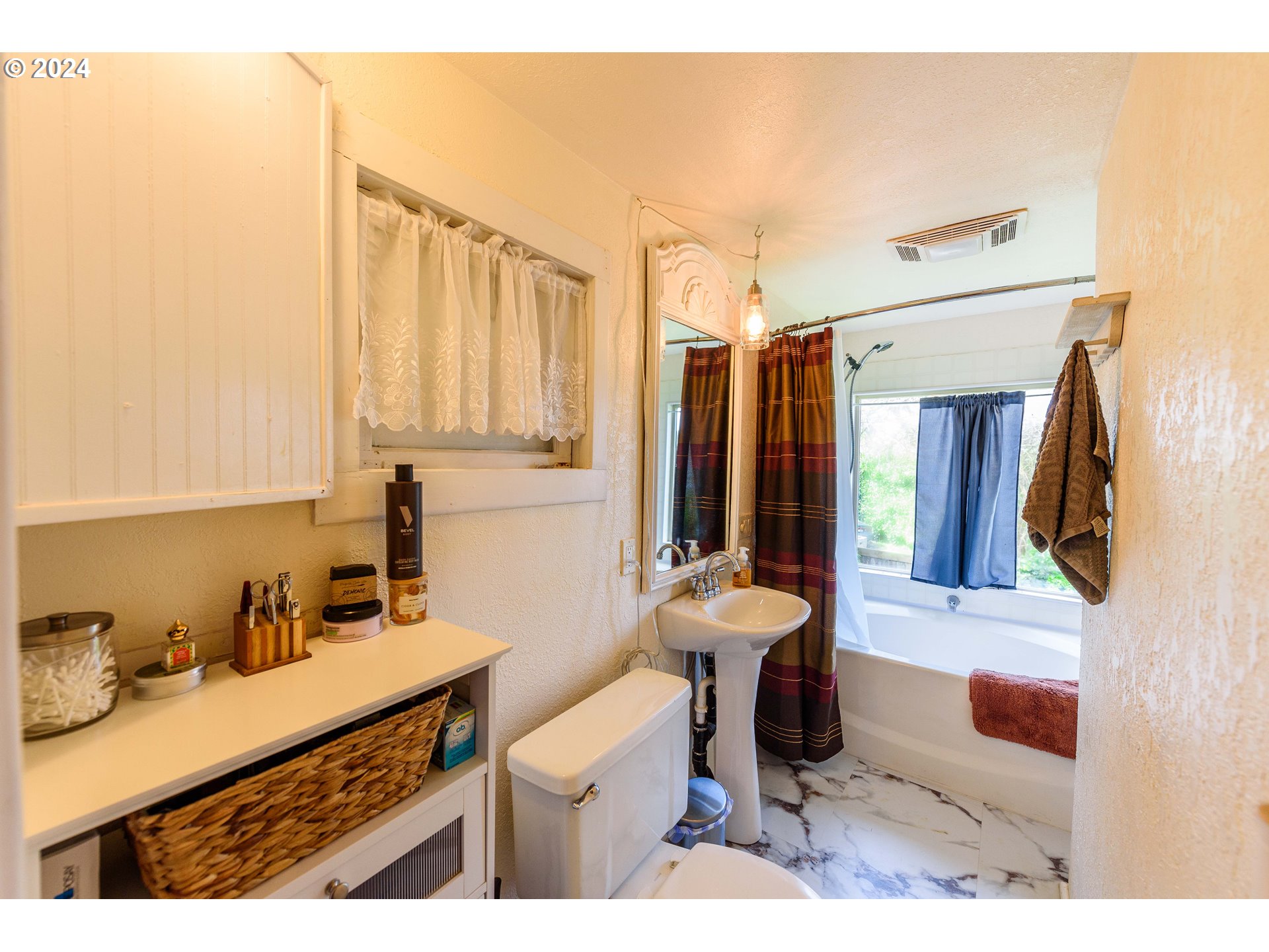 63684 Barry Road Coos Bay, OR 97420 - Photo 19 of 42 Bathroom