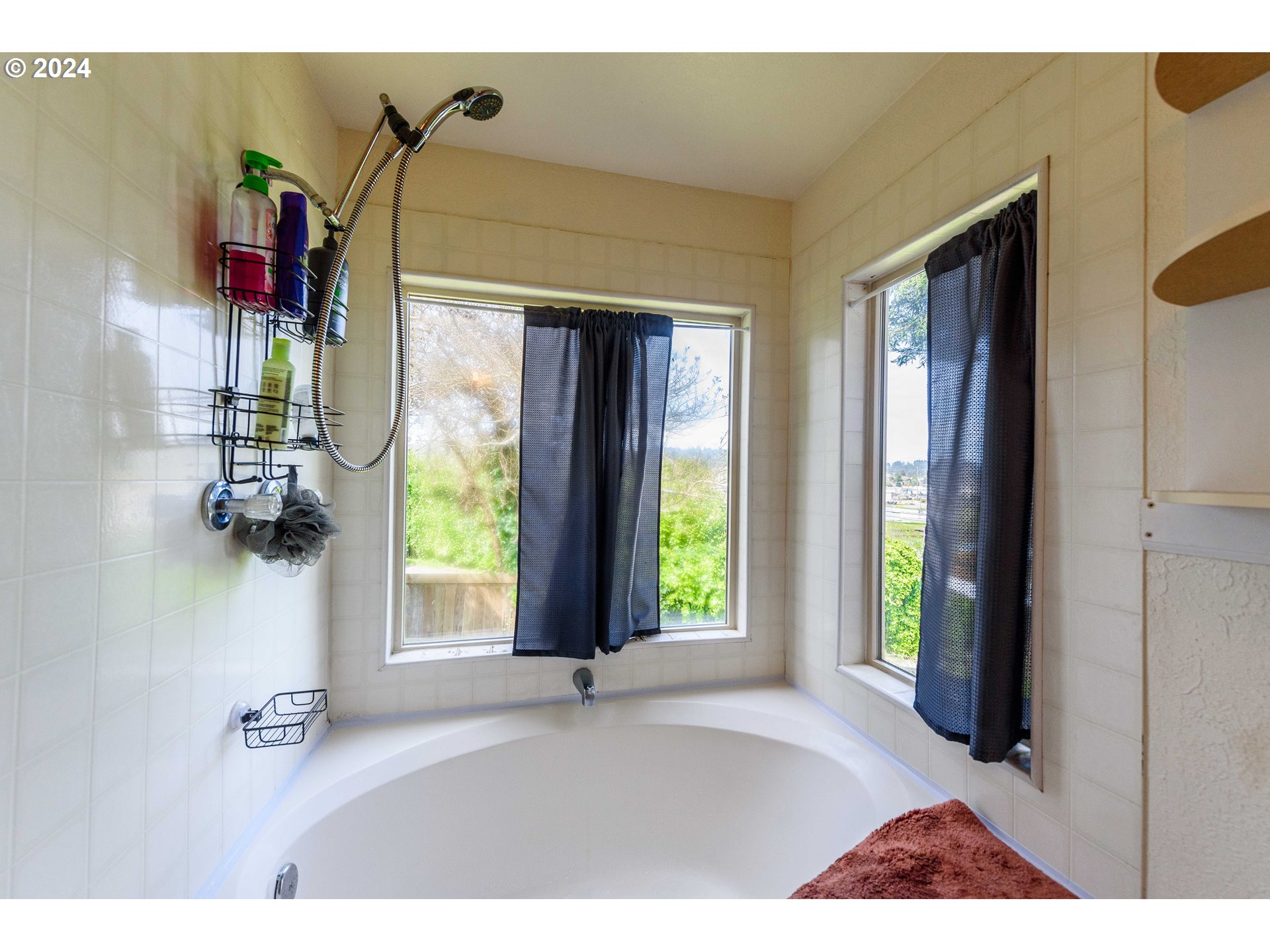 63684 Barry Road Coos Bay, OR 97420 - Photo 20 of 42 Bathroom