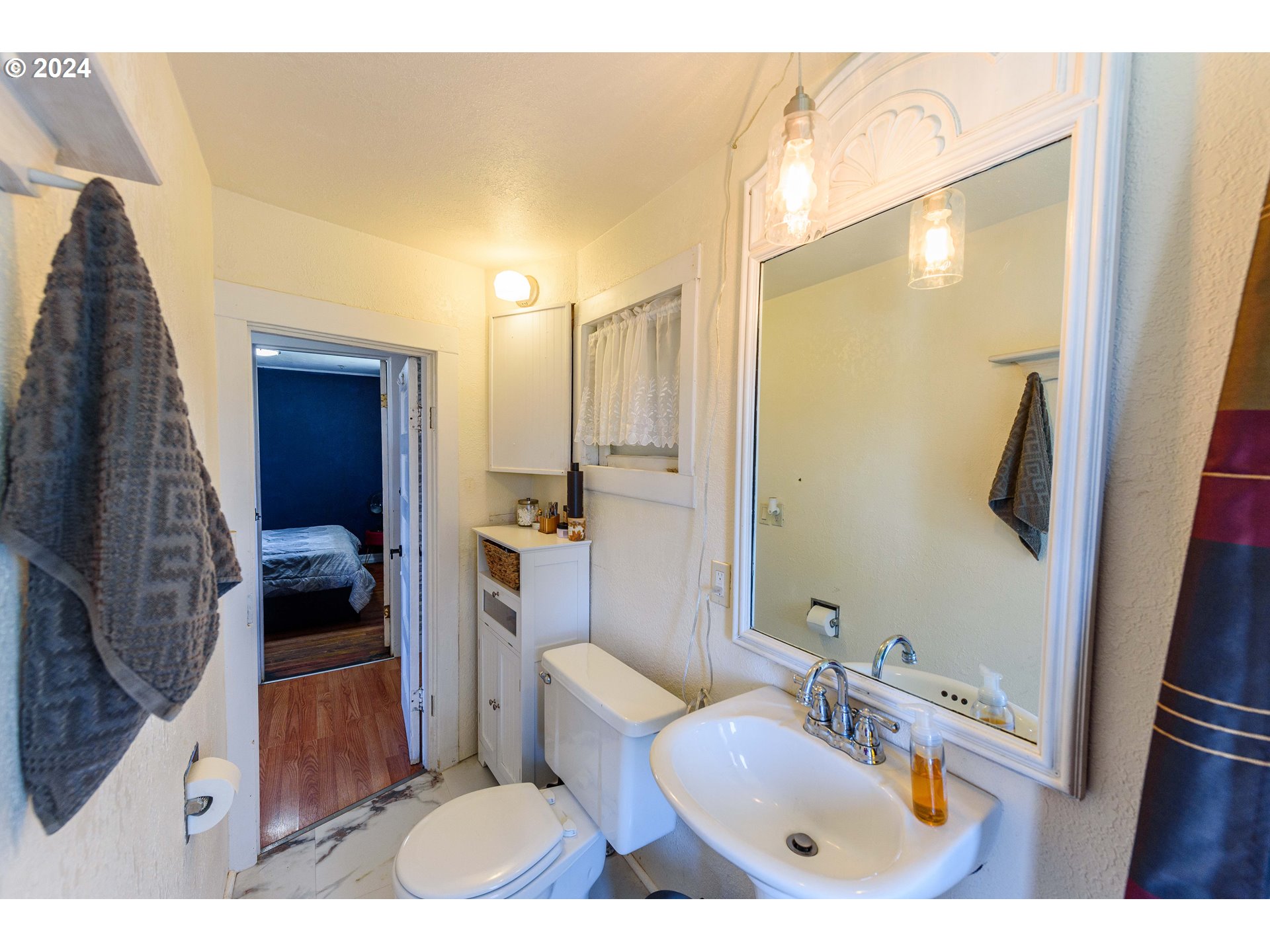 63684 Barry Road Coos Bay, OR 97420 - Photo 22 of 42 Bathroom
