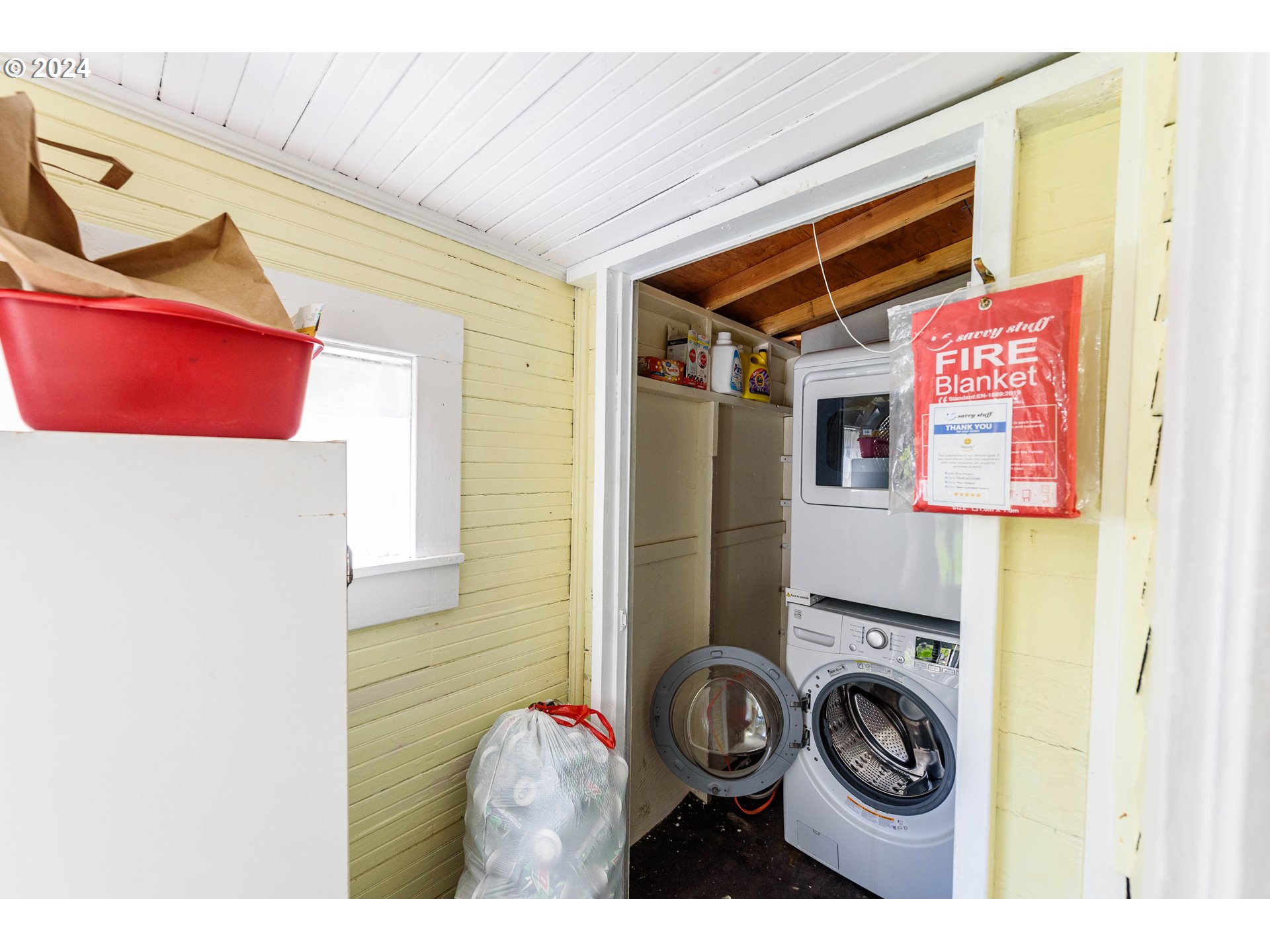 63684 Barry Road Coos Bay, OR 97420 - Photo 25 of 42 Laundry