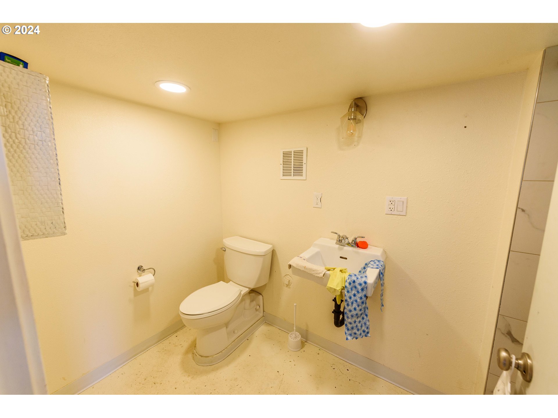 63684 Barry Road Coos Bay, OR 97420 - Photo 31 of 42 Basement