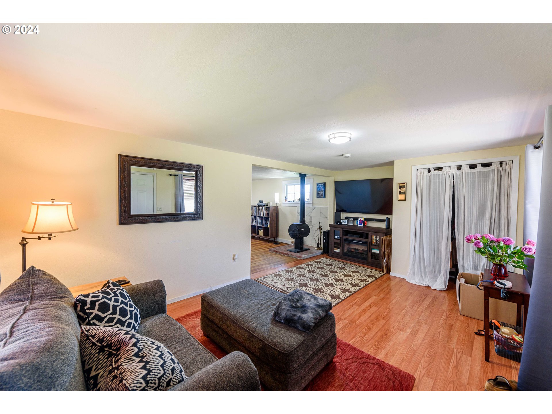 63684 Barry Road Coos Bay, OR 97420 - Photo 6 of 42 Living Room