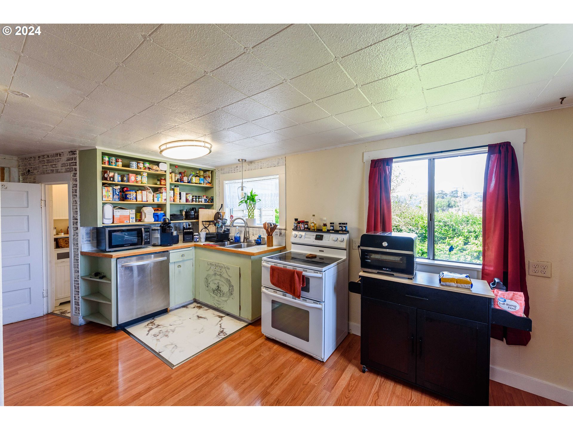 63684 Barry Road Coos Bay, OR 97420 - Photo 10 of 42 Kitchen