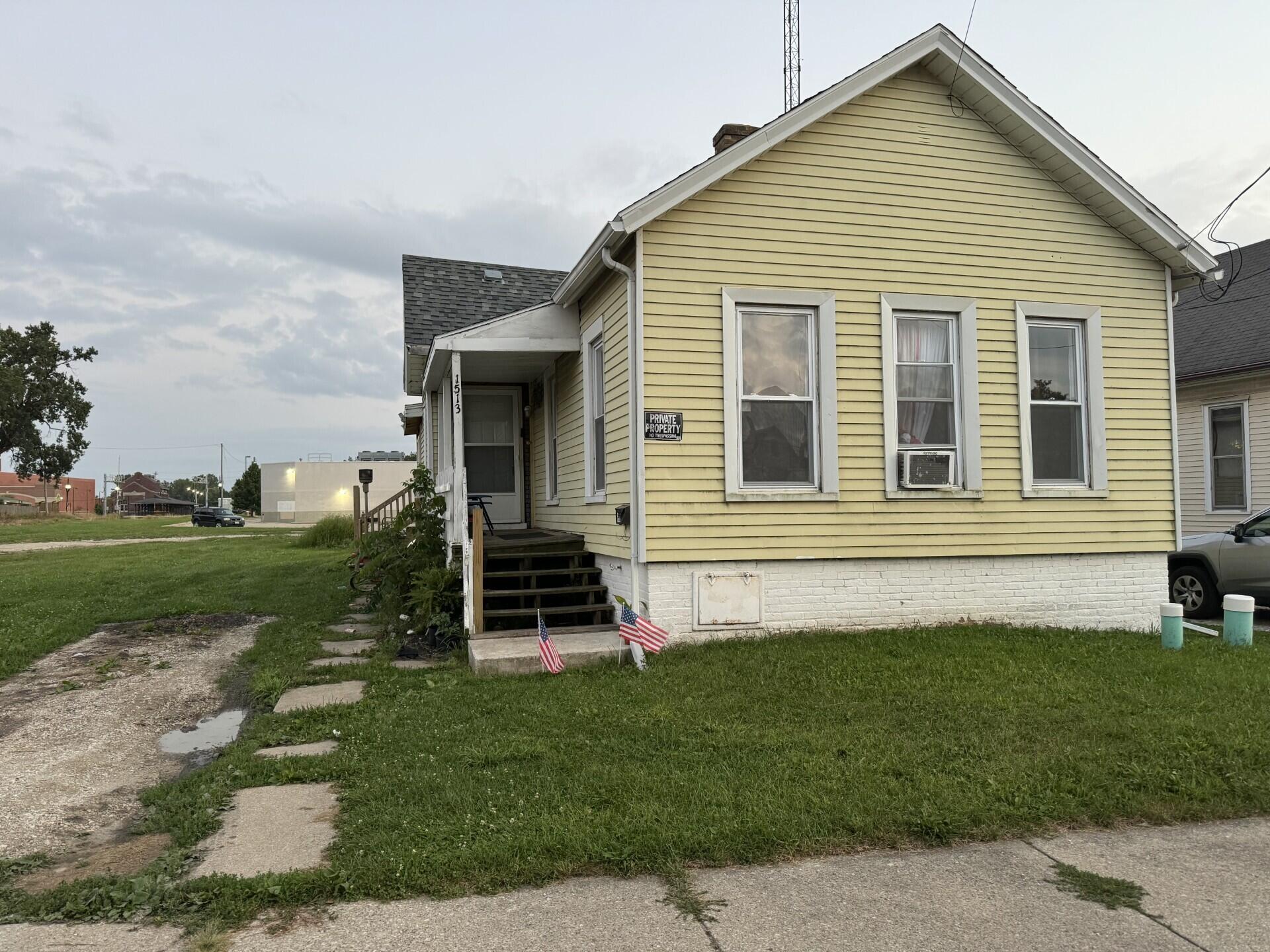 1513 West Street Racine, WI 53404 - Photo 1 of 1 Front of home
