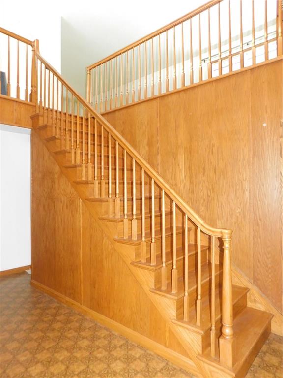 223 Tower Road Jamestown, PA 16134 - Photo 23 of 25 OAK STAIRCASE TO UPPER 2ND MASTER BEDROOM AND BATH