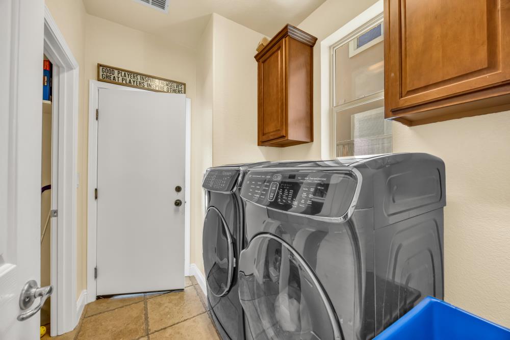 1046 Smith Way Folsom, CA 95630 - Photo 38 of 70