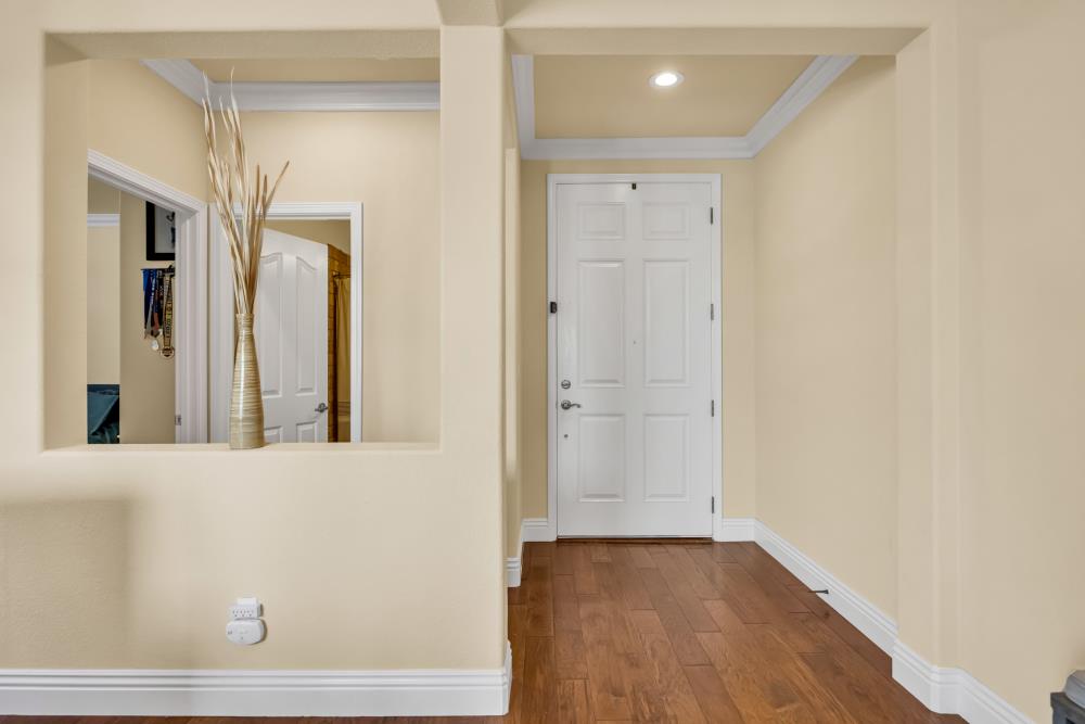 1046 Smith Way Folsom, CA 95630 - Photo 6 of 70